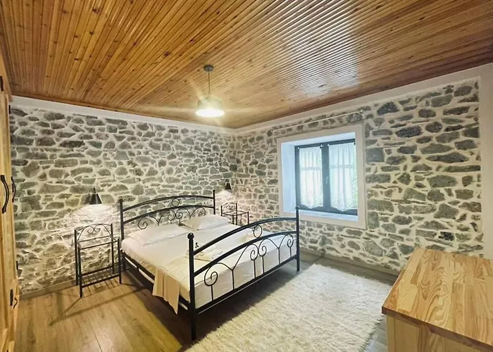 Bujtina Cakuli, Rehove - Erseke